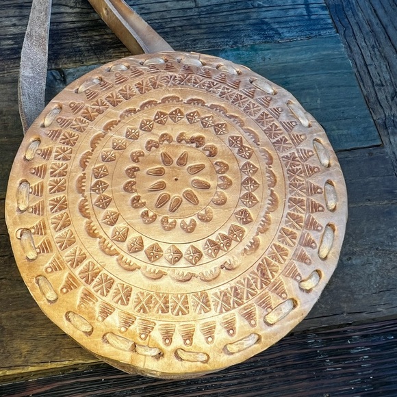 Round tooled leather Crossbody (PB2) - Picture 6 of 7